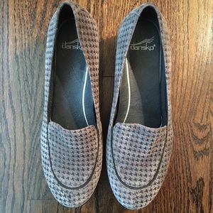 Dansko Houndstooth Size 41 Shoe